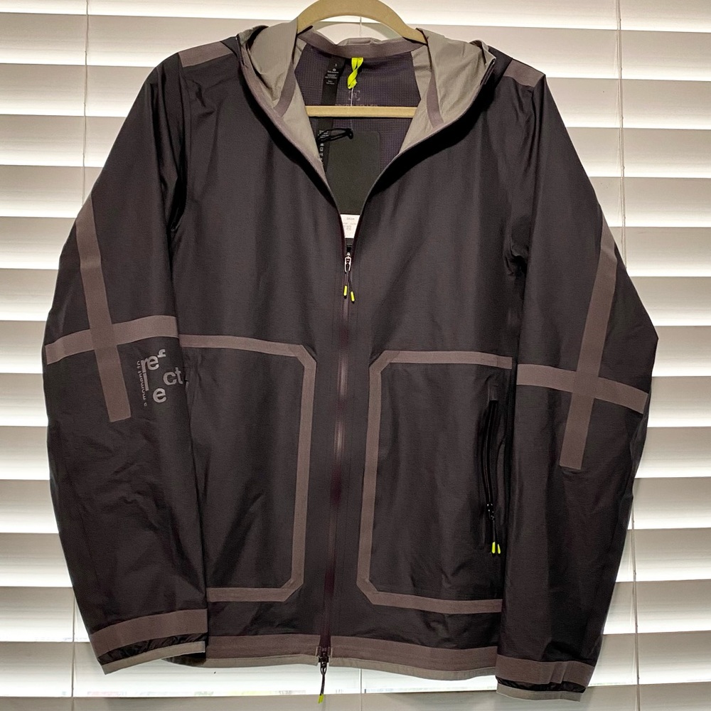 LULULEMON- ROBERT GELLER Take the Moment Jacket